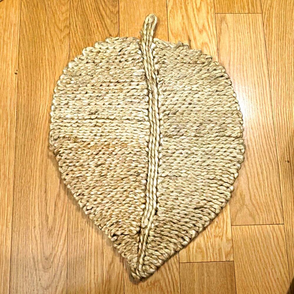 Woven Jute Leaf Placemat Beige 18 in Natural Style for Kitchen & Dining